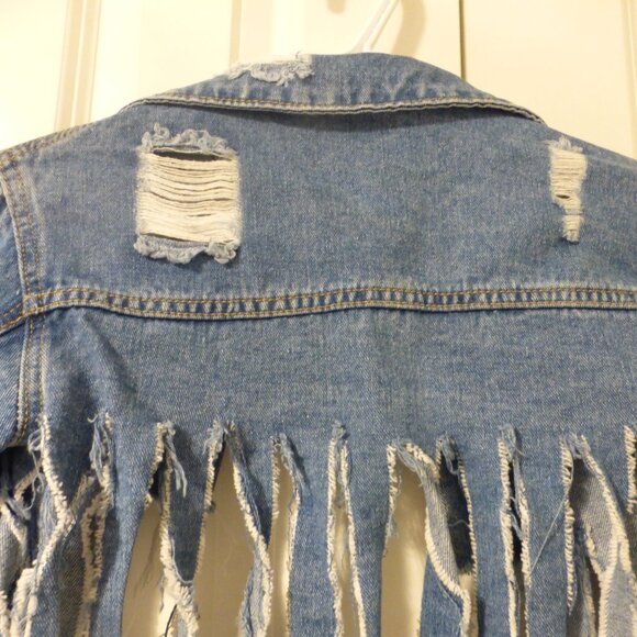 SHEIN super distressed and frayed cropped denim jacket - Picture 9 of 9